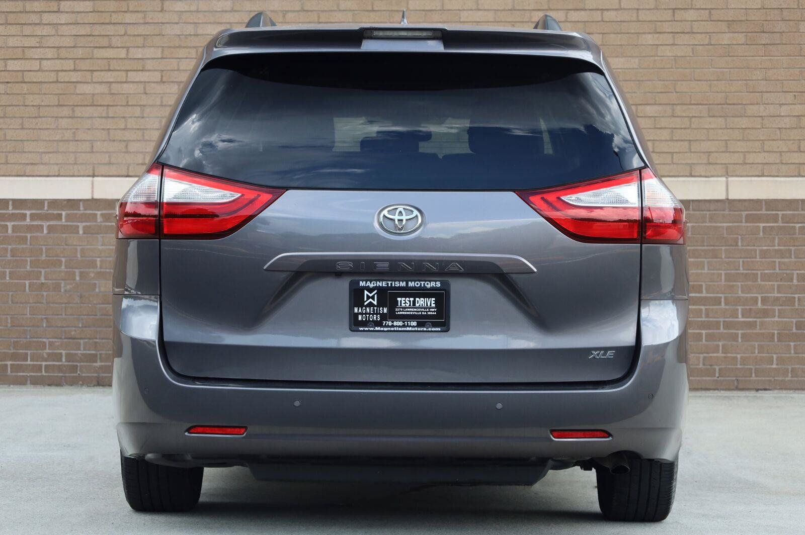 Used 2019 Toyota Sienna XLE Premium FWD image 8