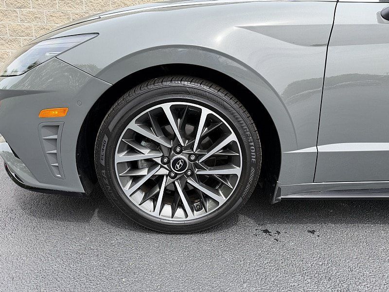 Used 2021 Hyundai Sonata Limited w/ Winter Weather Package FWD image 9