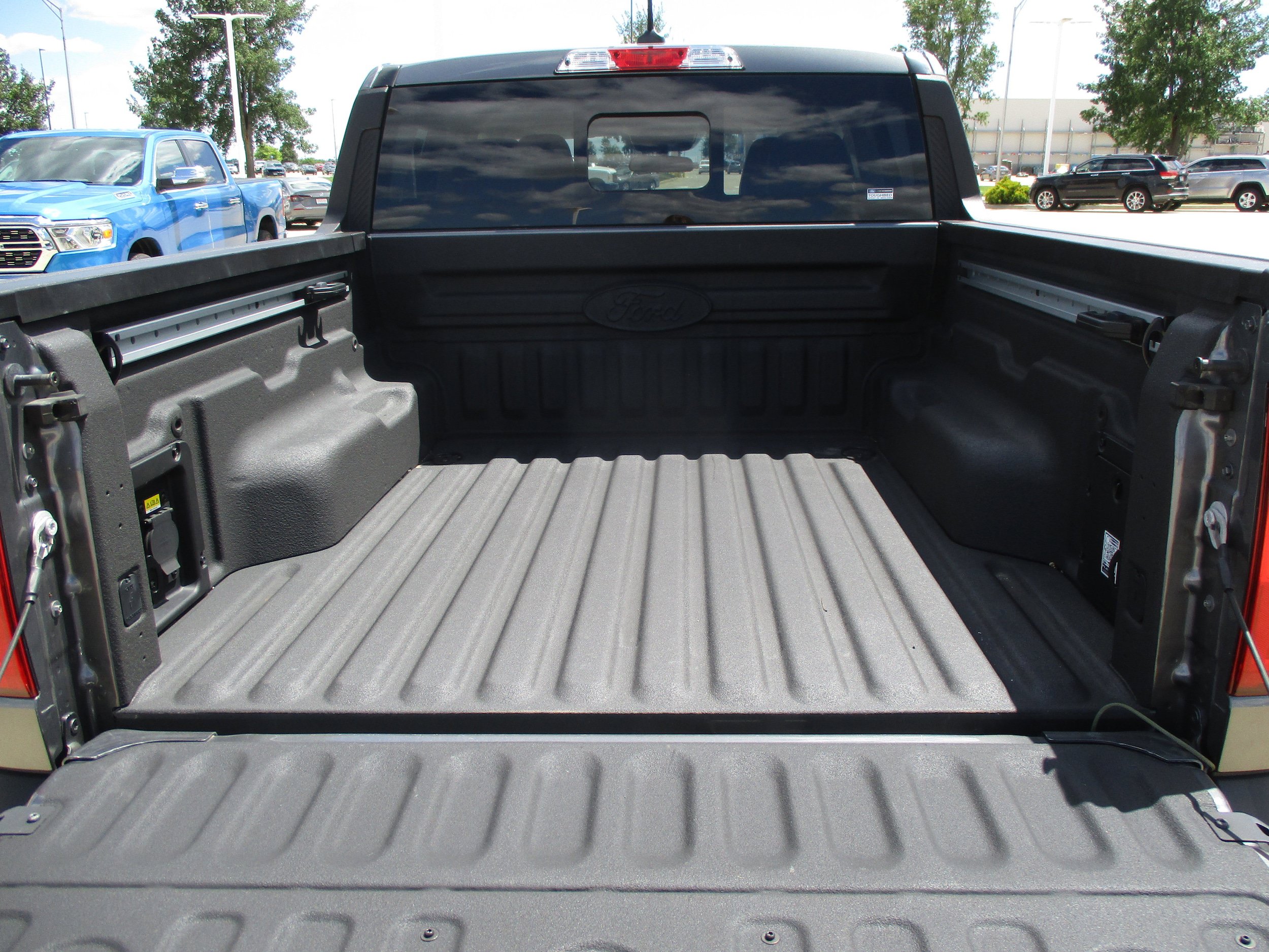 Used 2022 Ford Maverick Lariat w/ Lariat Luxury Package FWD image 7