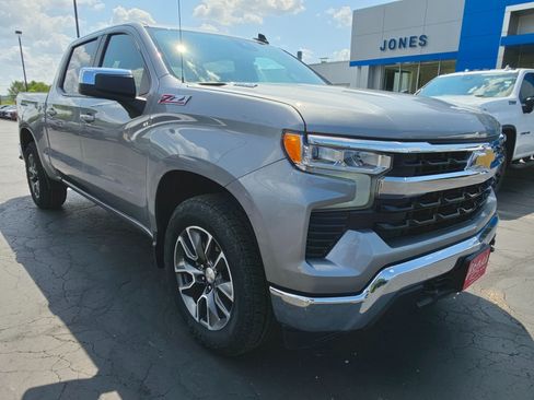 Used 2023 Chevrolet Silverado 1500 LT AWD/4WD image 7