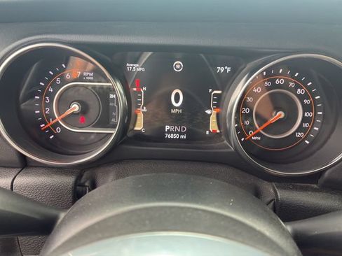 Used 2019 Jeep Wrangler Unlimited Sahara AWD/4WD image 17