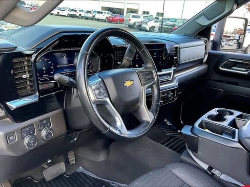 Used 2024 Chevrolet Silverado 2500 LT image 18