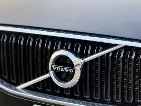 Used 2018 Volvo XC60 T5 Momentum w/ Convenience Package AWD/4WD image 5