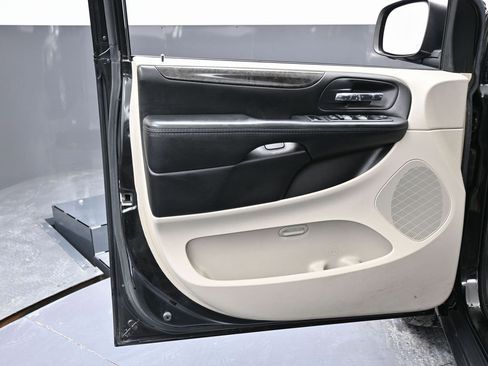 Used 2017 Dodge Grand Caravan SE w/ Power Window Group image 36