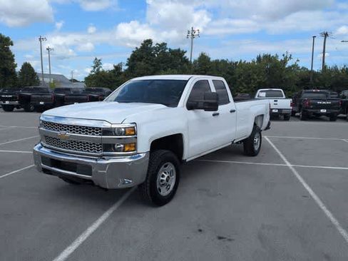 Used 2019 Chevrolet Silverado 2500 W/T w/ WT Convenience Package AWD/4WD image 4