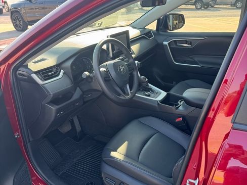 Used 2024 Toyota RAV4 XLE Premium image 8