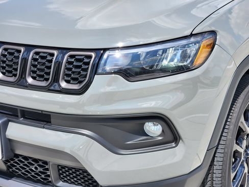 New 2026 Jeep Compass Latitude AWD/4WD image 9