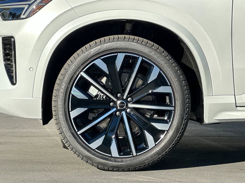 New 2026 Volvo XC90 B6 Plus w/ Protection Package Premier image 26