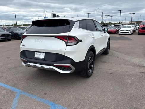 Used 2023 Kia Sportage LX AWD/4WD image 5