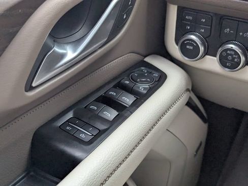 Used 2022 GMC Yukon XL Denali AWD/4WD image 15