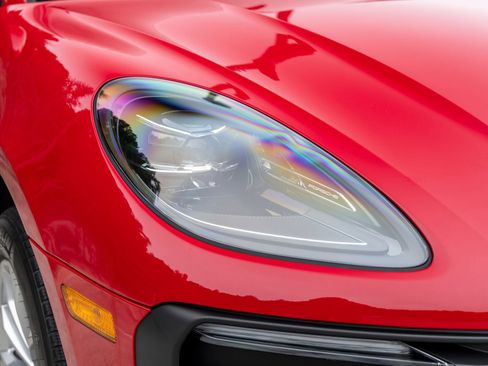 Certified 2026 Porsche Macan AWD/4WD image 15