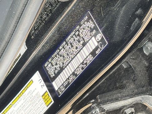 Used 2025 Toyota Crown XLE AWD/4WD image 29