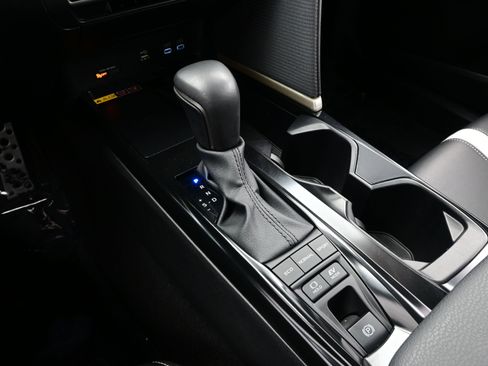 Used 2025 Toyota Camry SE image 21