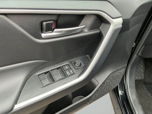 Used 2025 Toyota RAV4 XLE image 13