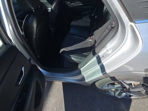 Used 2022 Hyundai Elantra Limited FWD image 3