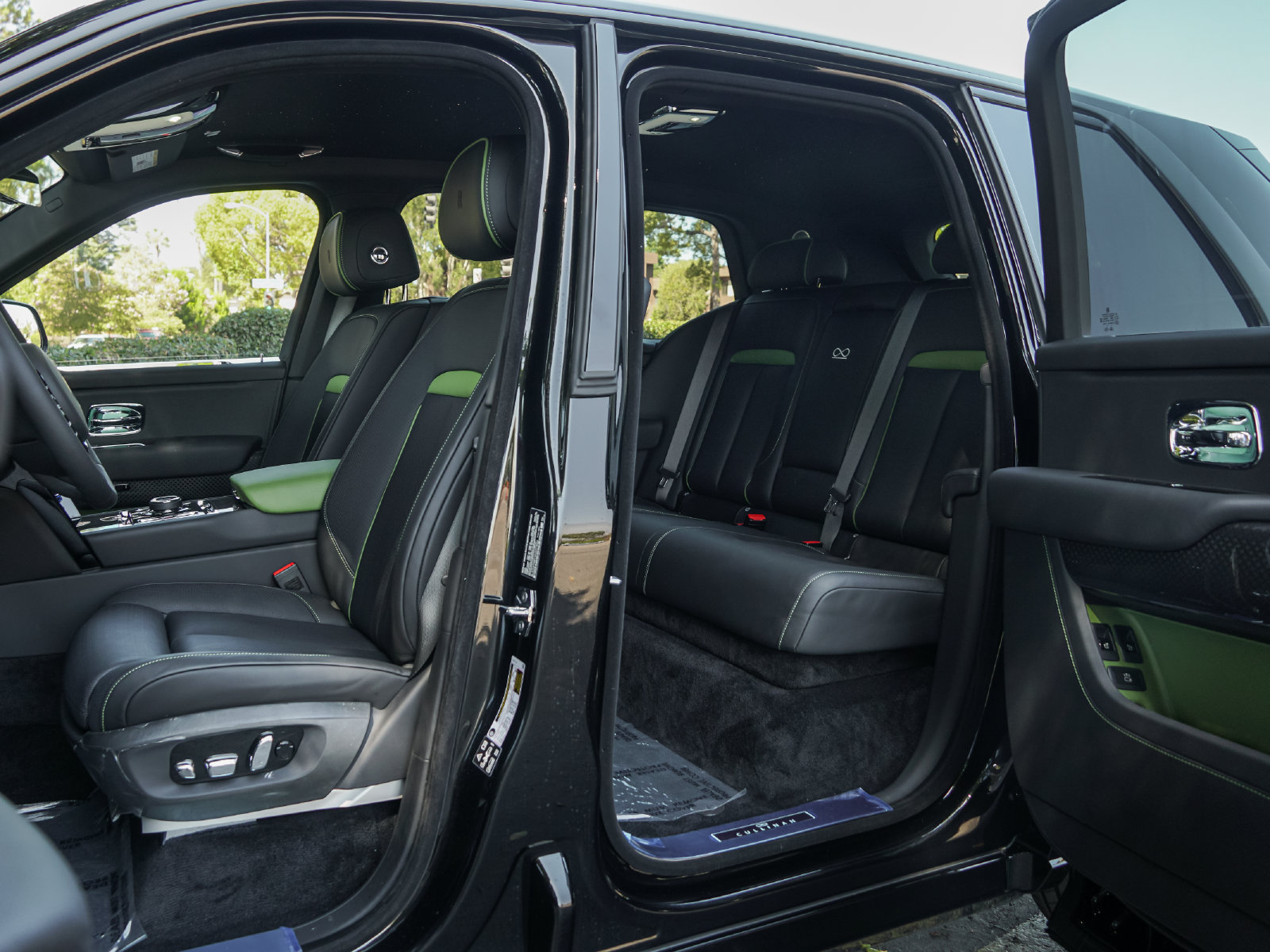 New 2027 Rolls-Royce Cullinan Black Badge AWD/4WD image 22
