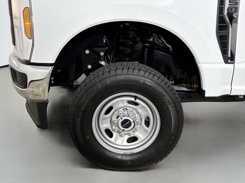 Used 2024 Ford F250 XL w/ XL Chrome Package AWD/4WD image 28