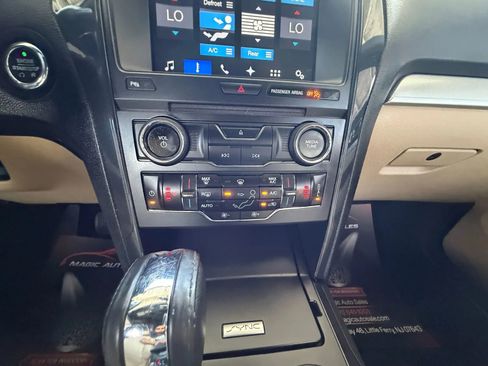 Used 2017 Ford Explorer XLT w/ Equipment Group 202A AWD/4WD image 25