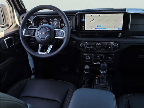 New 2026 Jeep Wrangler Unlimited Sahara AWD/4WD image 10