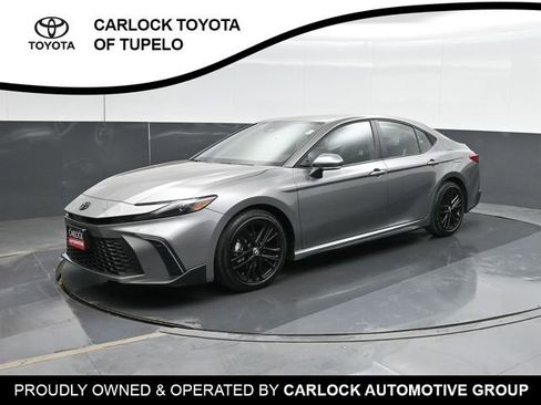 Used 2025 Toyota Camry SE w/ Convenience Package image 1