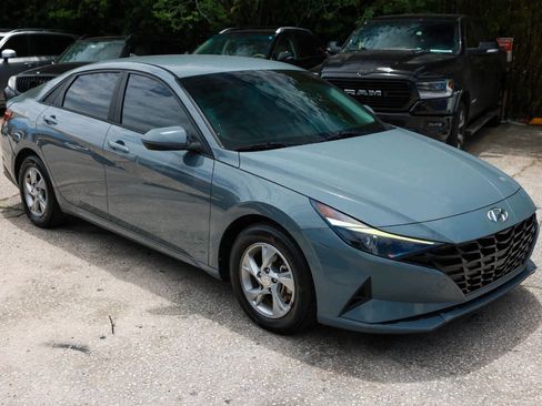 Used 2021 Hyundai Elantra SE FWD image 8