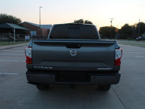 Used 2018 Nissan Titan PRO-4X w/ Pro-4x Convenience Package AWD/4WD image 9