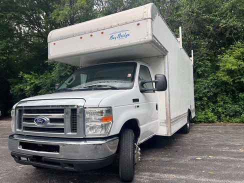 Used 2016 Ford E-350 and Econoline 350 Super Duty w/ Power Windows & Locks Group RWD image 3