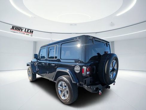 Used 2021 Jeep Wrangler Unlimited Sahara image 5