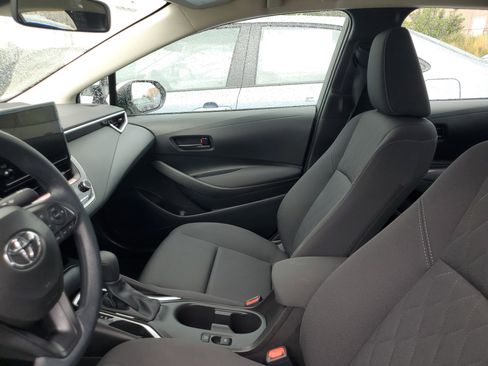 Used 2025 Toyota Corolla LE FWD image 17
