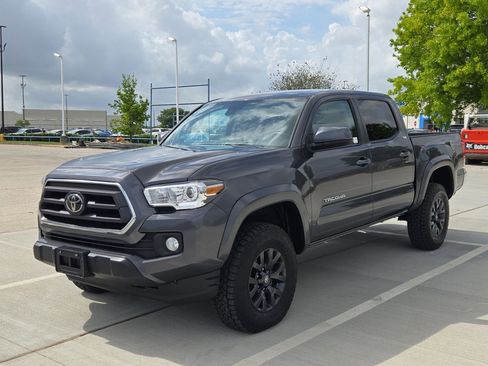 Used 2023 Toyota Tacoma SR5 AWD/4WD image 9