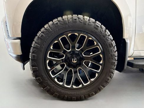 Used 2020 Chevrolet Silverado 1500 High Country AWD/4WD image 32