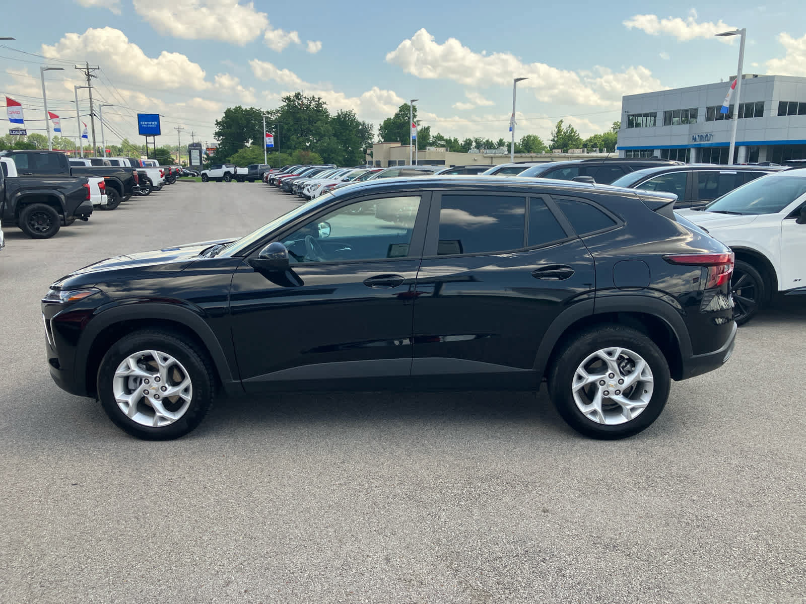 Used 2026 Chevrolet Trax LS w/ LS Convenience Package FWD image 4