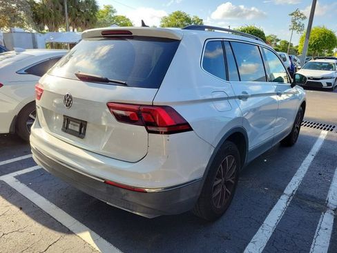 Used 2020 Volkswagen Tiguan SE w/ Panoramic Sunroof Package FWD image 5