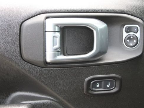 Used 2022 Jeep Wrangler Unlimited Sport AWD/4WD image 11