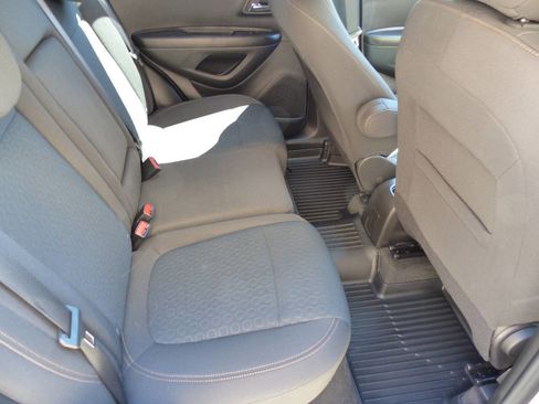 Used 2022 Chevrolet Trax LS w/ Tint and Cruise Package image 23