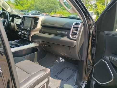 Used 2022 RAM 1500 Laramie AWD/4WD image 14