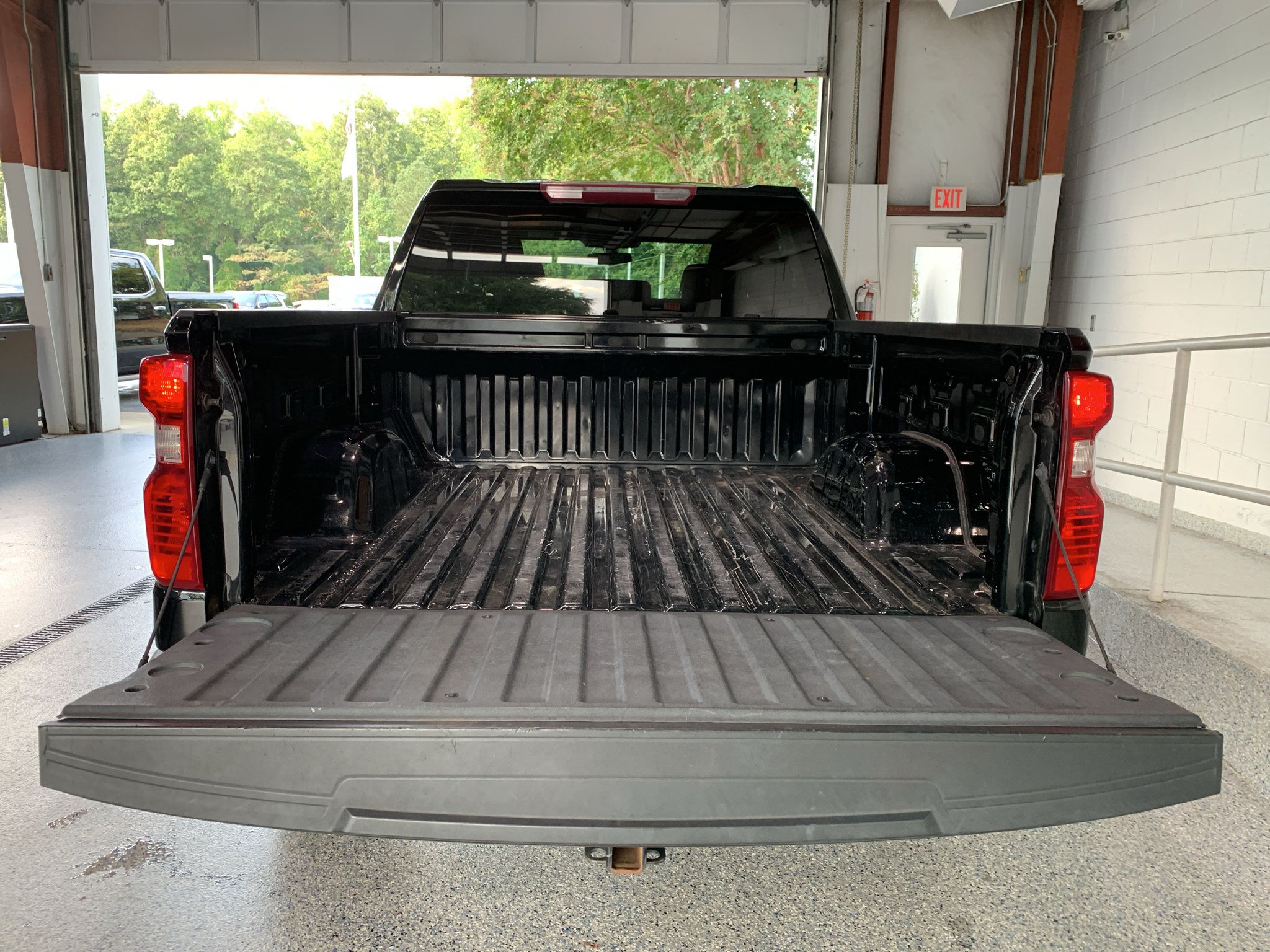 Used 2022 Chevrolet Silverado 1500 LT AWD/4WD image 9