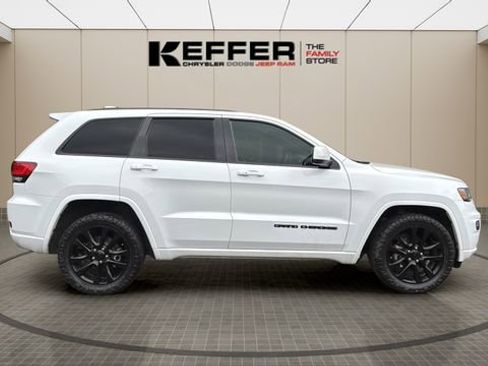 Used 2018 Jeep Grand Cherokee Altitude AWD/4WD image 7