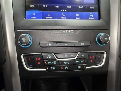 Used 2020 Ford Fusion SE image 20