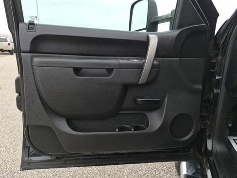 Used 2010 Chevrolet Silverado 2500 LT w/ Interior Plus Package image 10