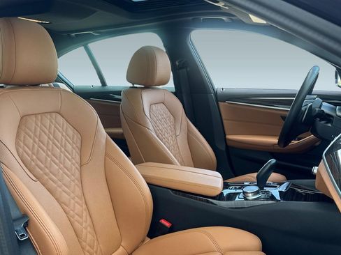 Certified 2023 BMW 530e xDrive w/ Convenience Package image 31