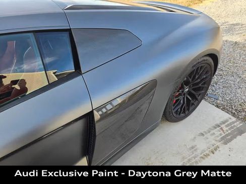 Used 2017 Audi R8 V10 w/ Carbon Exterior Package image 8