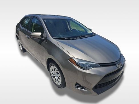 Used 2019 Toyota Corolla LE FWD image 2