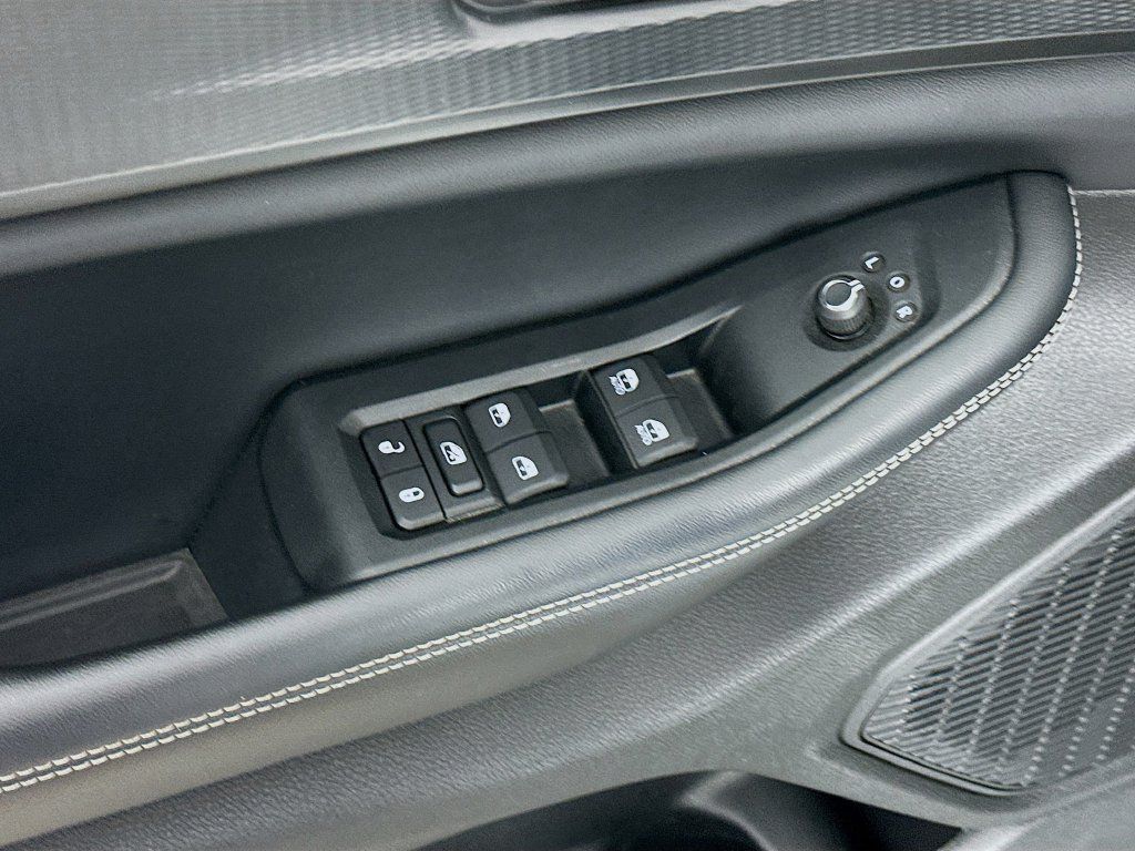 Used 2023 Jeep Grand Cherokee Altitude AWD/4WD image 21