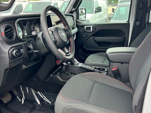 Used 2025 Jeep Wrangler Unlimited Rubicon image 10