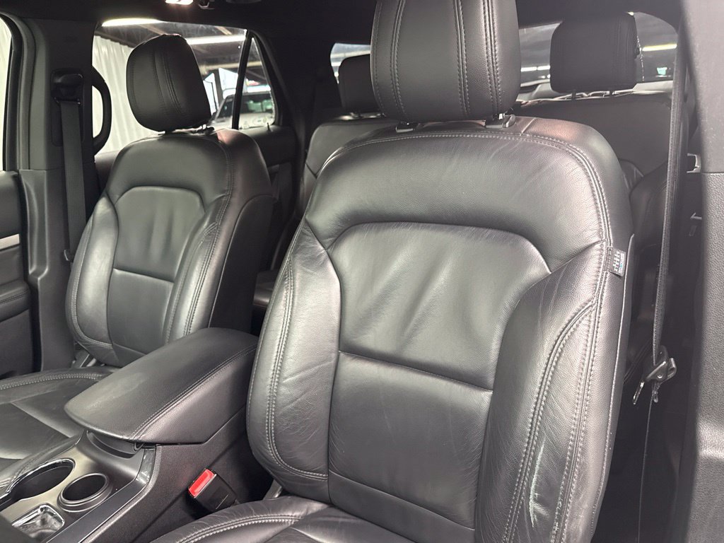 Used 2019 Ford Explorer XLT w/ Equipment Group 202A FWD image 17