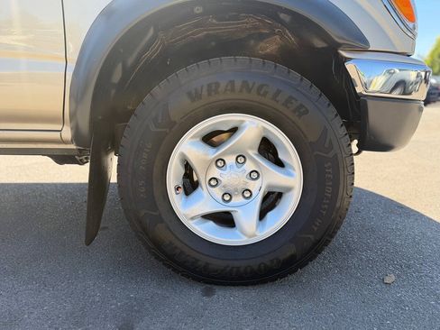 Used 2003 Toyota Tacoma 4x4 Xtracab V6 w/ Convenience Pkg image 85