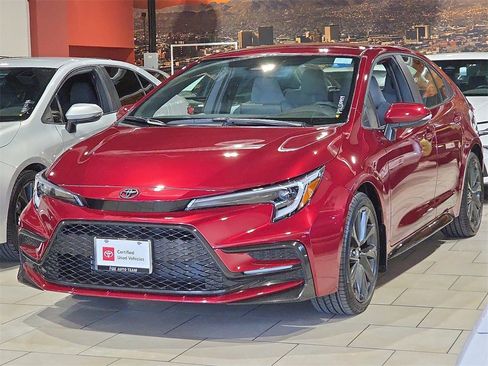 Certified 2025 Toyota Corolla SE image 1