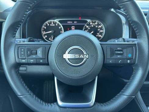 Used 2025 Nissan Pathfinder SV image 27