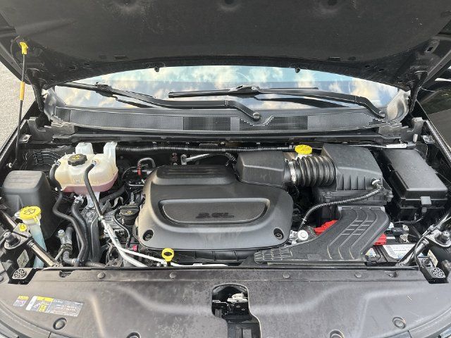 Used 2025 Chrysler Pacifica Limited FWD image 27